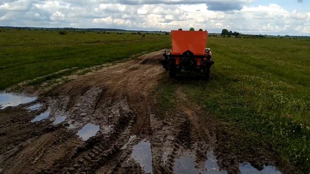 Минитрактор SHIFENG SF-240 и сажалка бомет на всех парах летят работать