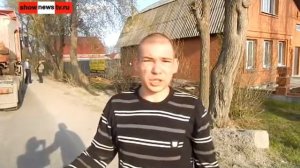 Пьяная тётя зашла под колёса тягача