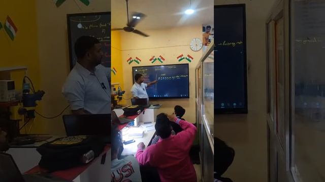 Mobile & Laptop Repairing Training Course Institute in Sagar Market Kanpur | Etech Institute смотреть онлайн