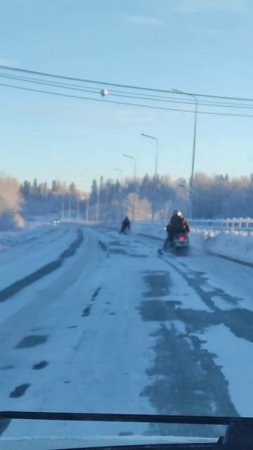 Снегоходы на дорогах Карелии
