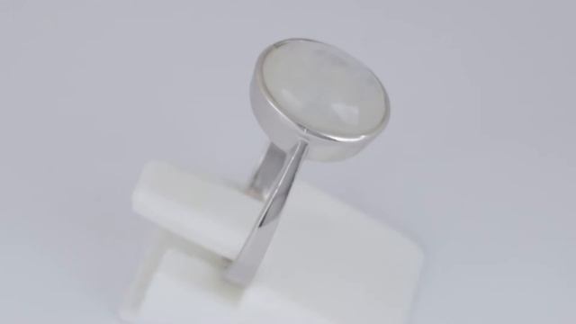 Серебряное кольцо с натуральным лунным камнем