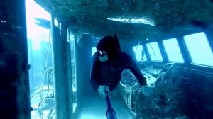 Фридайвинг по затонувшему кораблю на глубине 25 метров