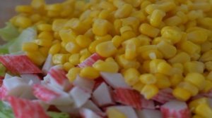 Салат с крабовыми палочками и кальмарами