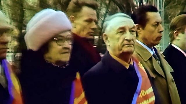 1988 год. Тюмень. День рождение Владимира Ленина. Возложение цветов к памятнику