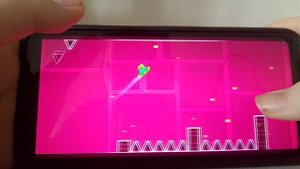 прохожу геоми тридеш 1 уровень(прошел как нуб или про?)