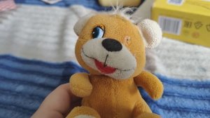 играем в детскую мягкую игрушку тигренка