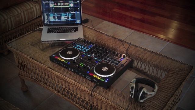 Review: Reloop Terminal Mix 8 (4 deck DJ controller)