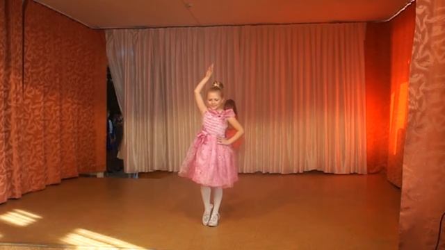 Первое дефиле школы моделей (Спасск-Дальний) смотреть онлайн