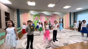 Ева поет на татарском языке песню