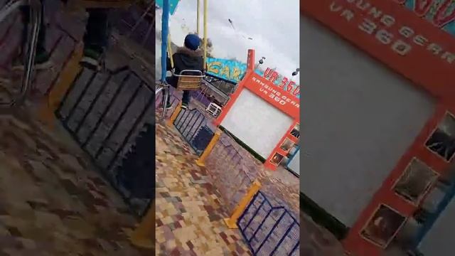 Экстримальный выходной в парке аттракционов. смотреть онлайн