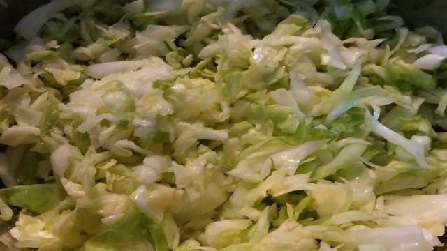Салат из молодой капусты с редиской и огурцами