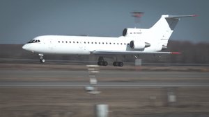 Белый Як-42 RA-42427 "Ижавиа" посадка + Радиэфир