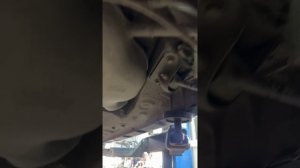 Дастер 2015г 4х4 АТ; видеообзор дна автомобиля.