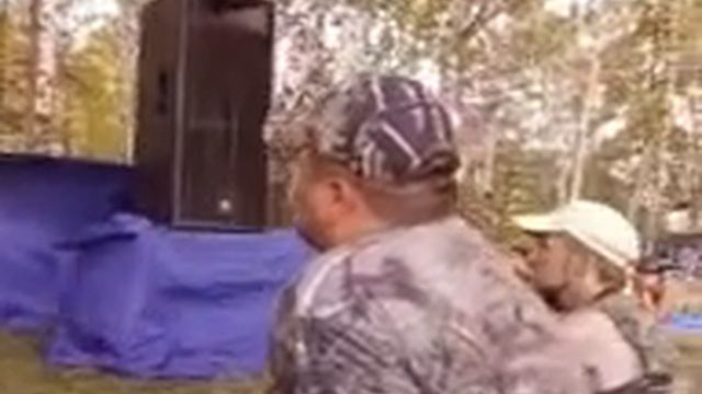 Никита Дорофеев - "Она поет" смотреть онлайн