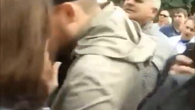 Под ВР депутата Журавского бросили в мусорный контейнер