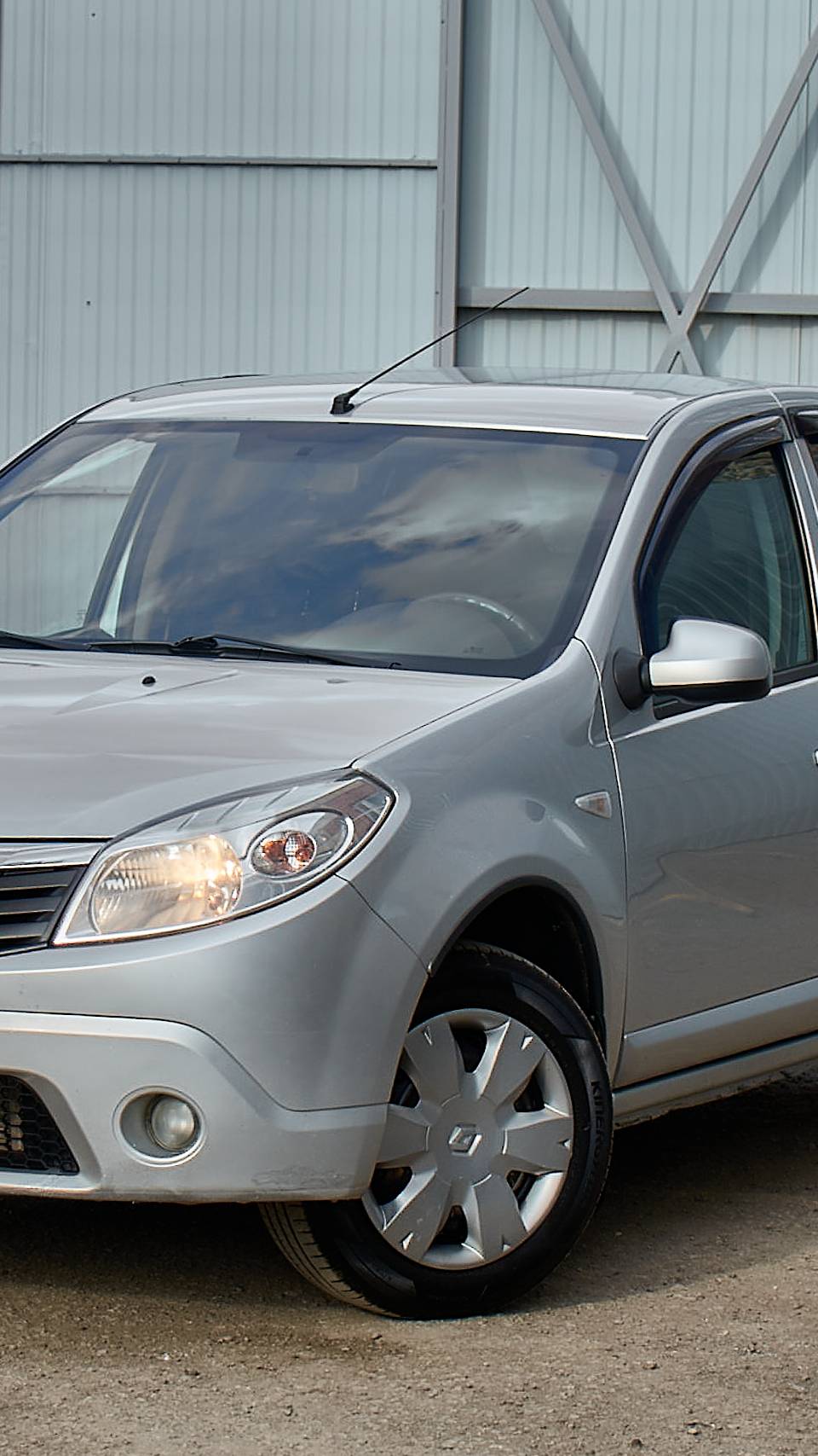 Обзор на Renault Sandero Хетчбэк 5 дв. 1.6 MT 2013г