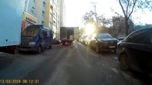 Саратов р180ну Урод Дэбил раскорячился не пройти не обойти