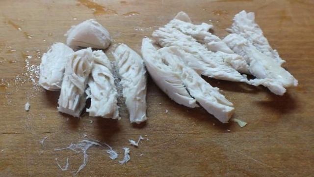 Салат с отварной курятиной