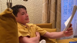 160. Покупки в польском магазине, Оливер читает на валлийском, вот это злюка.