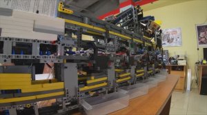 Сортировщик деталей Lego управляемый нейросетью, изготовлен в  ЦМИТ "Академия талантов 60"