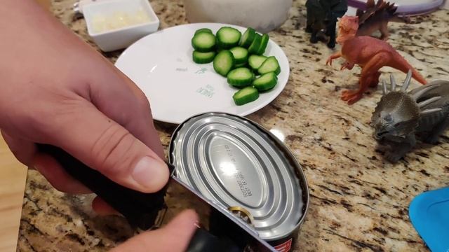 My husband's favorite cheap dish. Gourmet sardines tomato sauce with eggs & rice. Not really gourme смотреть онлайн