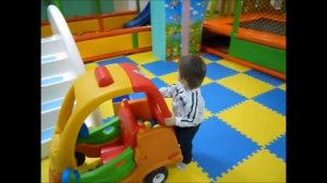 Машина едет далеко. Еду на машине. Песенки для детей!