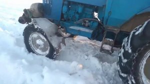МТЗ-80 зимой, по полю, горномарийский район