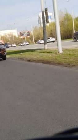 машины на тротуаре
