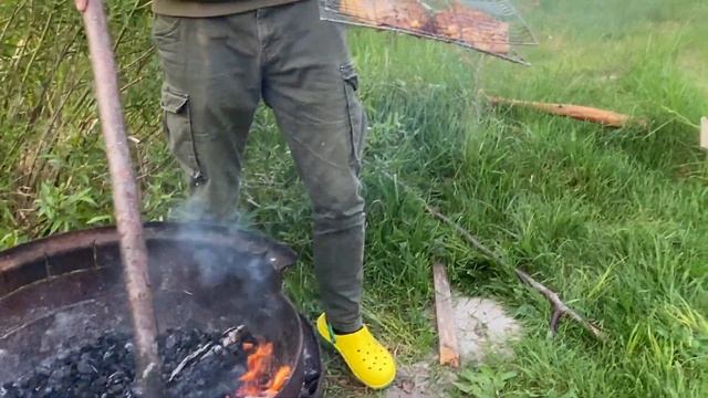 Риболовля на озері Кричевичі, холодний травень 2020 року смотреть онлайн