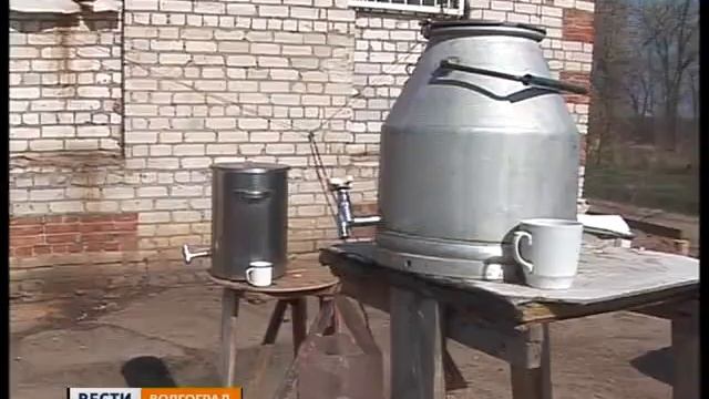 Юные футболисты вышли на уборку стадиона