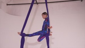 Номер на воздушных полотнах. Ученица студии Малина на отчетном концерте