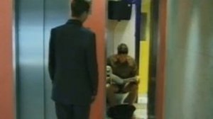 Унитаз в лифте.mpg