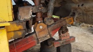 на К700 Ставим отвал передней части