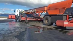 Очистка взлетно-посадочной полосы от наслоений резины. Очиститель Авасол.