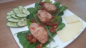 Очень сочный тунец с помидорами