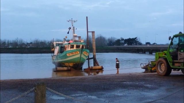 Remontée du bateau L'Albatros 22 janvier 2014 смотреть онлайн