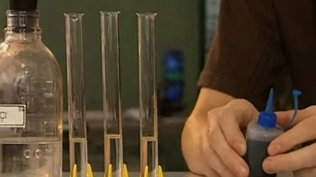 Видеоопыты. Неорганика 01. Действие кислот на индикаторы смотреть онлайн