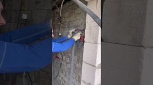 Сделали новую электропроводку в подсобном помещении, с установкой стабилизатора Штиль ИнСтаб is15000
