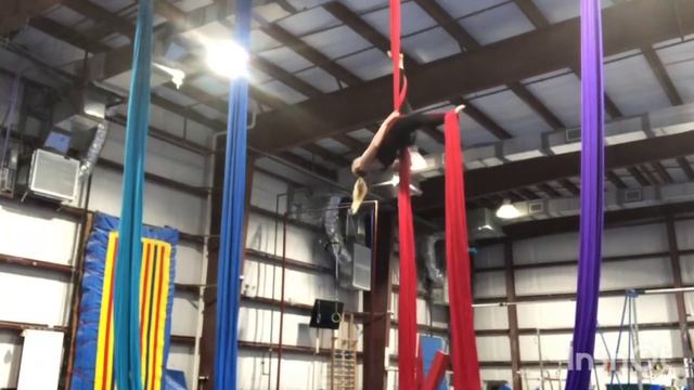 Flamingo Drop on Aerial Silks смотреть онлайн