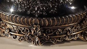 Стеклянный снежный шар "Охотничий домик" с мелодией "Тихо падает снег". 4К