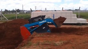 Минипогрузчик SunWard 2810 в работе