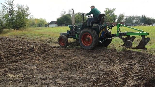 #саморобний#трактор#т25 ОРАНКА плугом BOMET 2*2,5 мій помічник нарешті в роботі смотреть онлайн