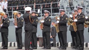 Подъем Андреевского флага на ДЭПЛ "Старый Оскол"