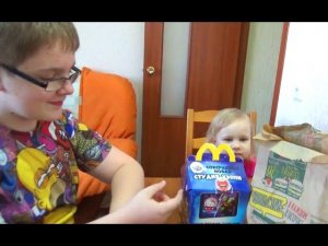 Алиса в гостях у Лёвы ! Открываем Хеппи Мил с Хеллоу Китти космонавт!