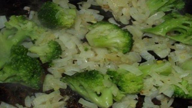 Макароны под соусом из брокколи