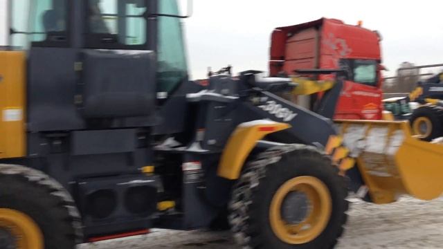 Фронтальные погрузчики XCMG ZL30GV смотреть онлайн