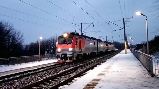 На буксире! Электровоз 2ЭС5-004 Скиф тянет ВЛ80С-2047