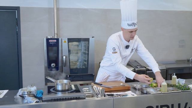 Готовим филе муксуна с пюре из зеленого горошка, капустой романеско и соусом «Бер-блан»