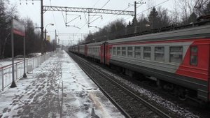 Электропоезд ЭР2Т-7183 платформа Театральная