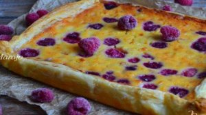 Пирог с хурмой и малиной